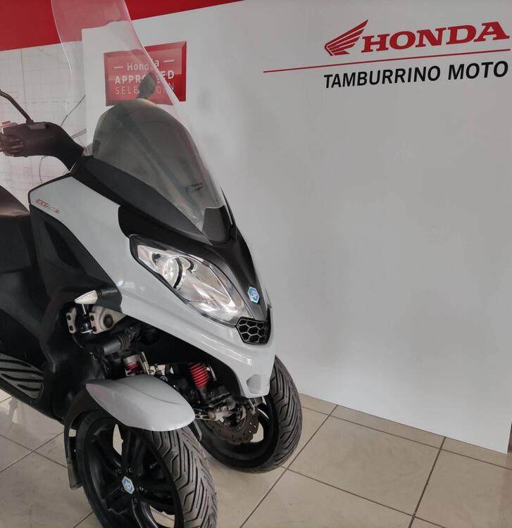 Piaggio Mp3 300 ie Sport/Business (2018 - 19) (2)