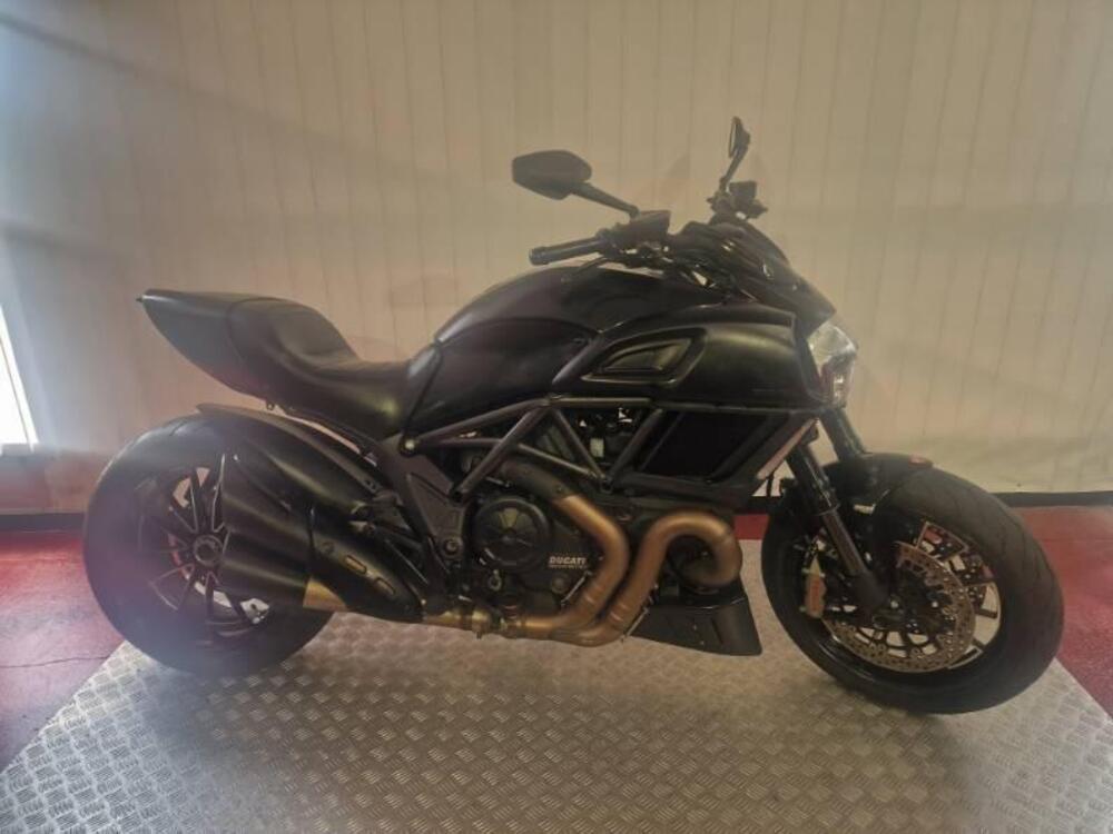 Ducati Diavel 1200 Dark (2012 - 13) (2)