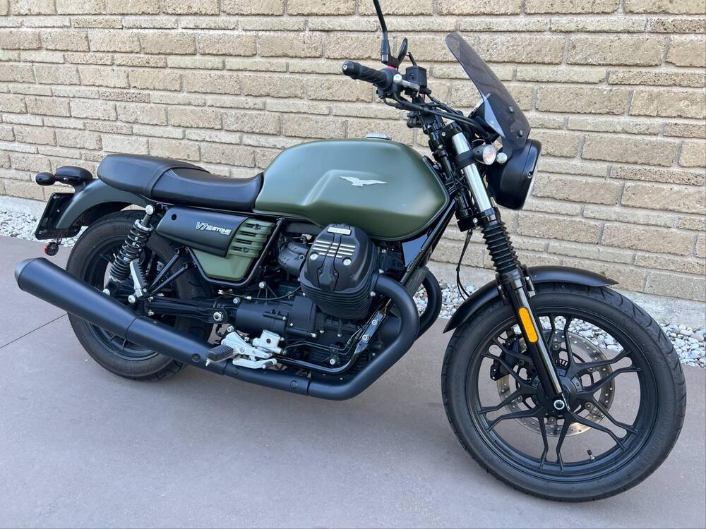 Moto Guzzi V7 II Stone (2015 - 17)