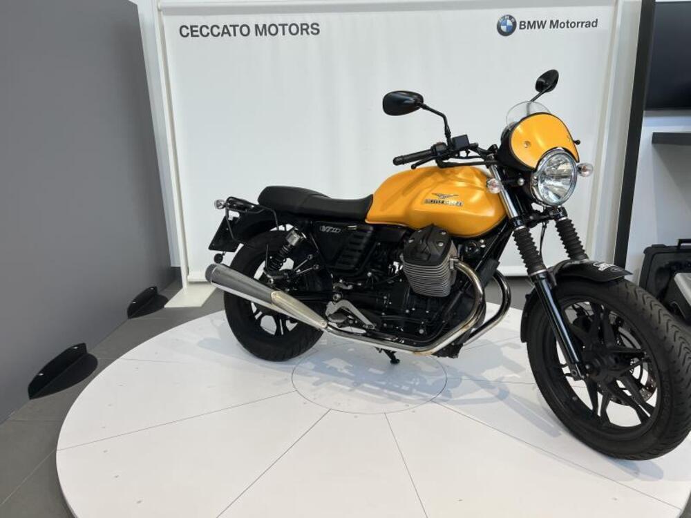 Moto Guzzi V7 II Stone (2015 - 17) (2)