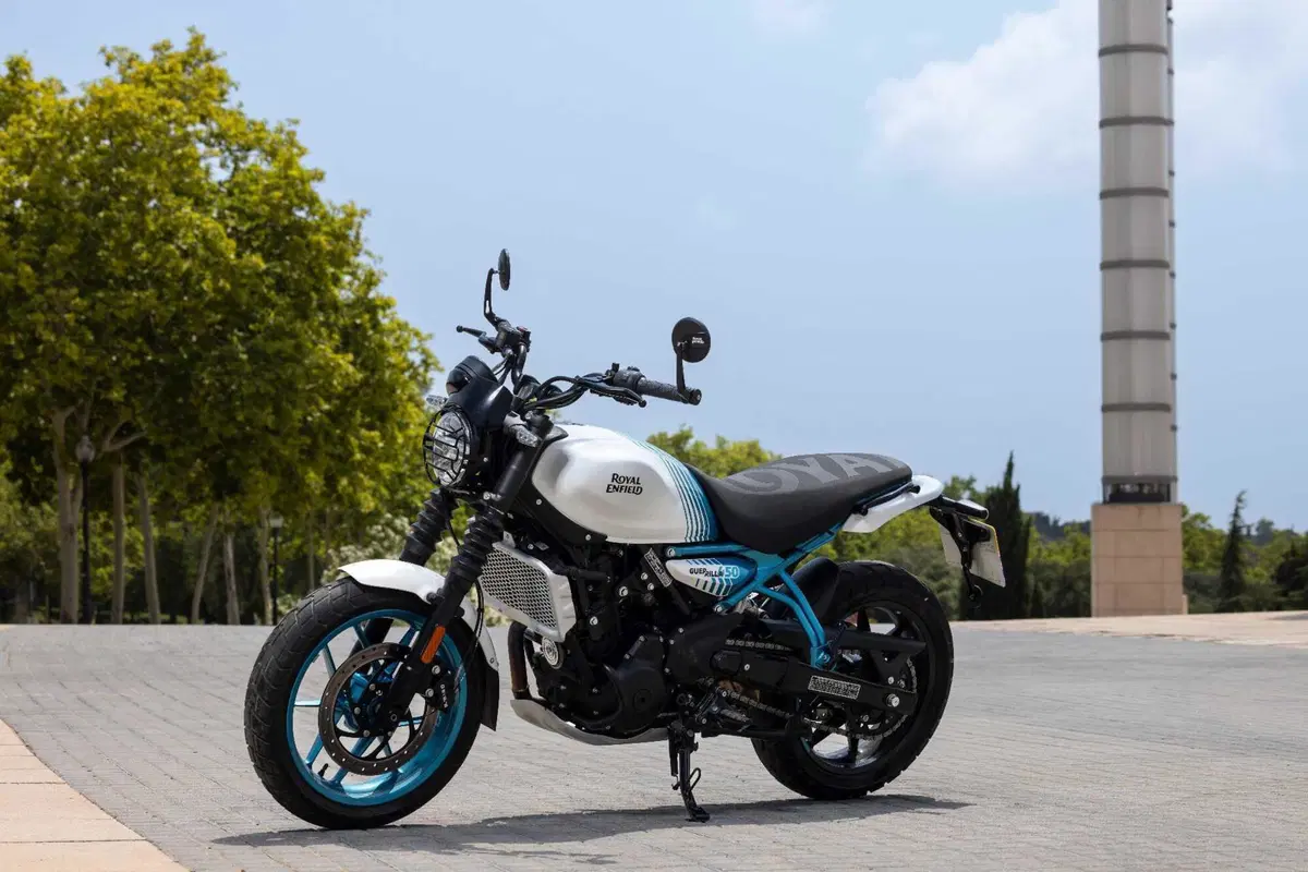 Royal Enfield Guerrilla 450 TEST: come è fatta e come va la nuova roadster indiana! (2)
