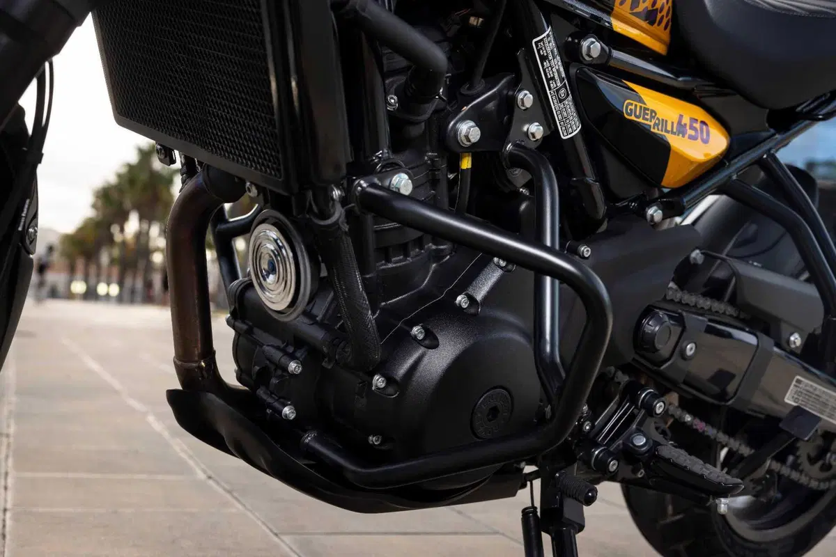 Royal Enfield Guerrilla 450 TEST: come è fatta e come va la nuova roadster indiana! (5)