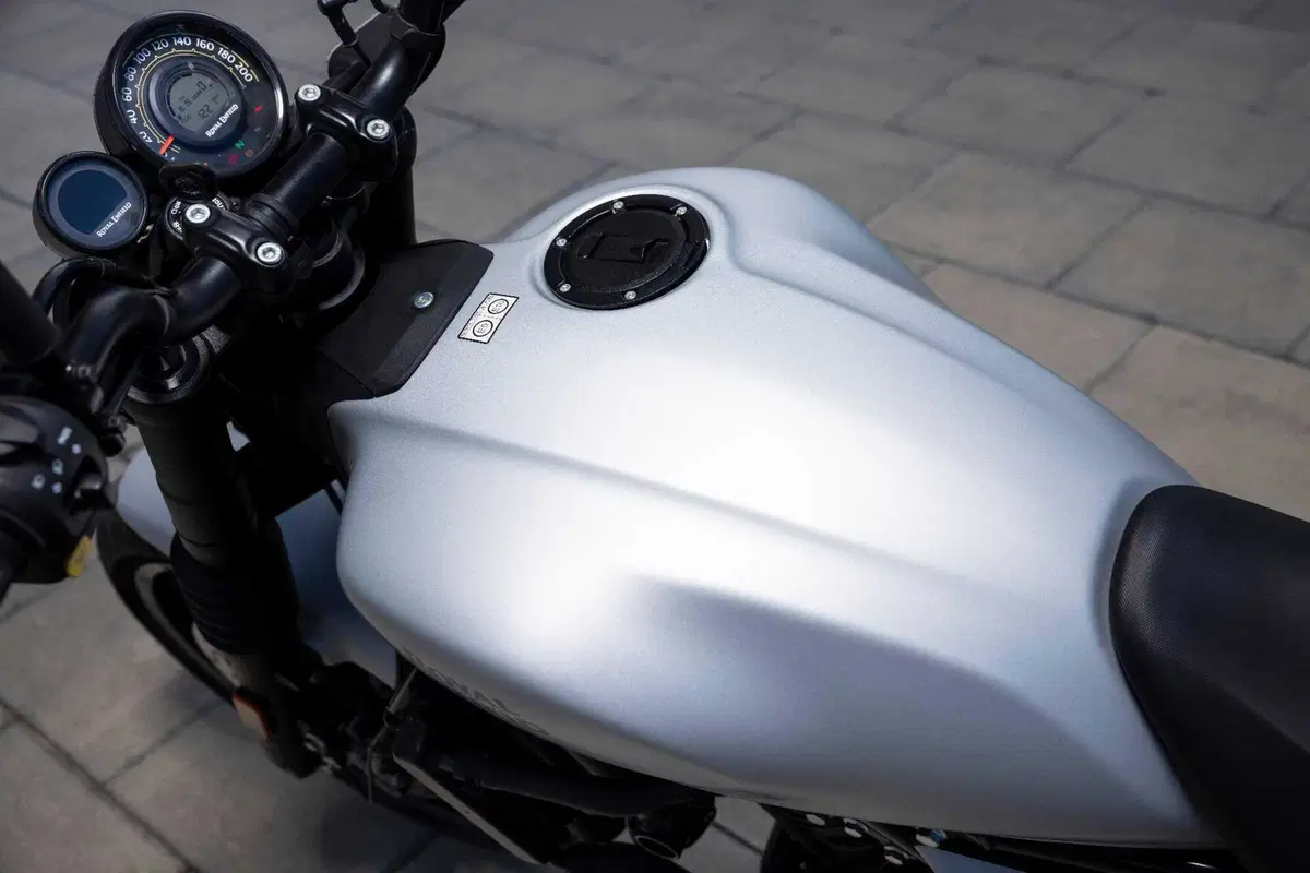 Royal Enfield Guerrilla 450 TEST: come è fatta e come va la nuova roadster indiana! (11)