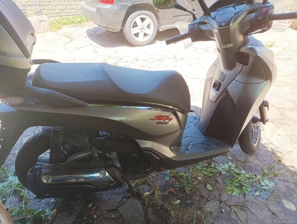 Honda SH 300 i Sport ABS (2018 - 20) (2)