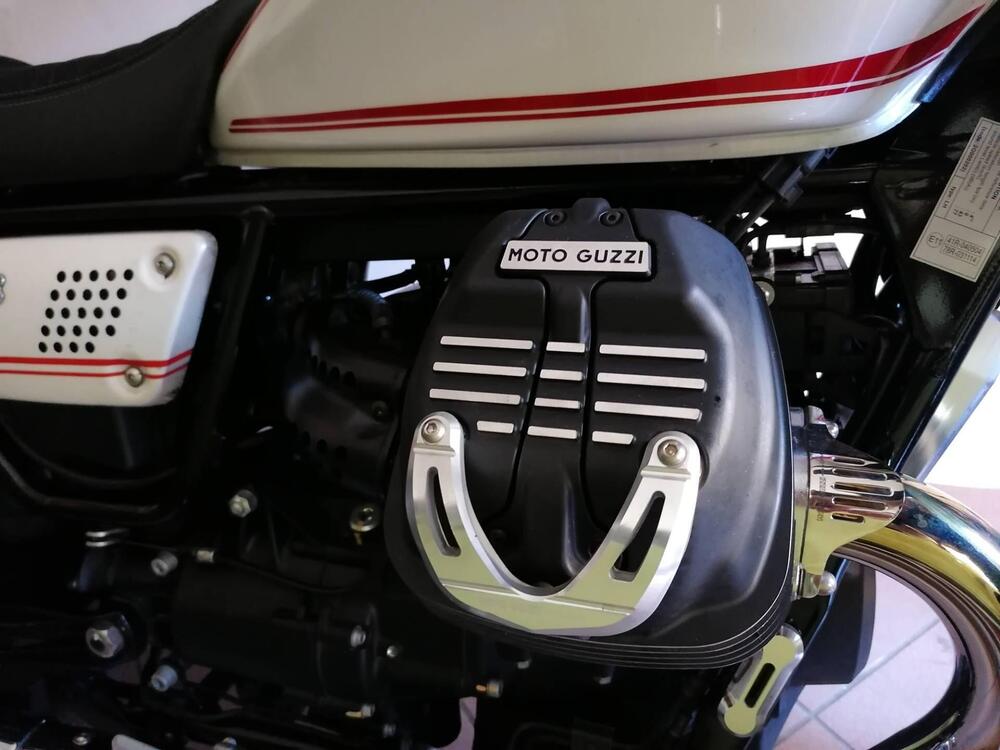 Moto Guzzi V9 Roamer (2016 - 18) (5)