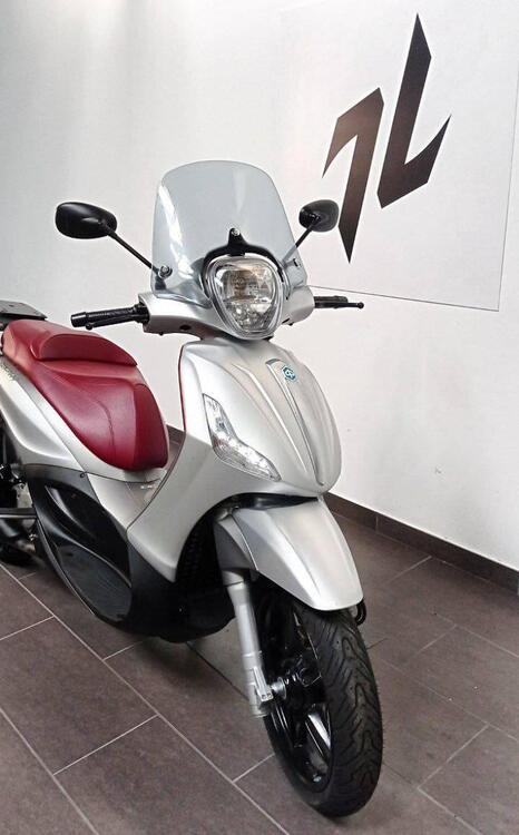 Piaggio Beverly 350 SportTouring ie ABS (2011 - 17) (4)