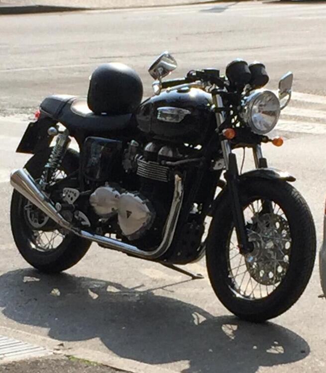 Triumph Thruxton 900 (2004 - 15) (2)