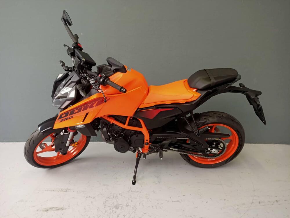 KTM 390 Duke (2024) (2)