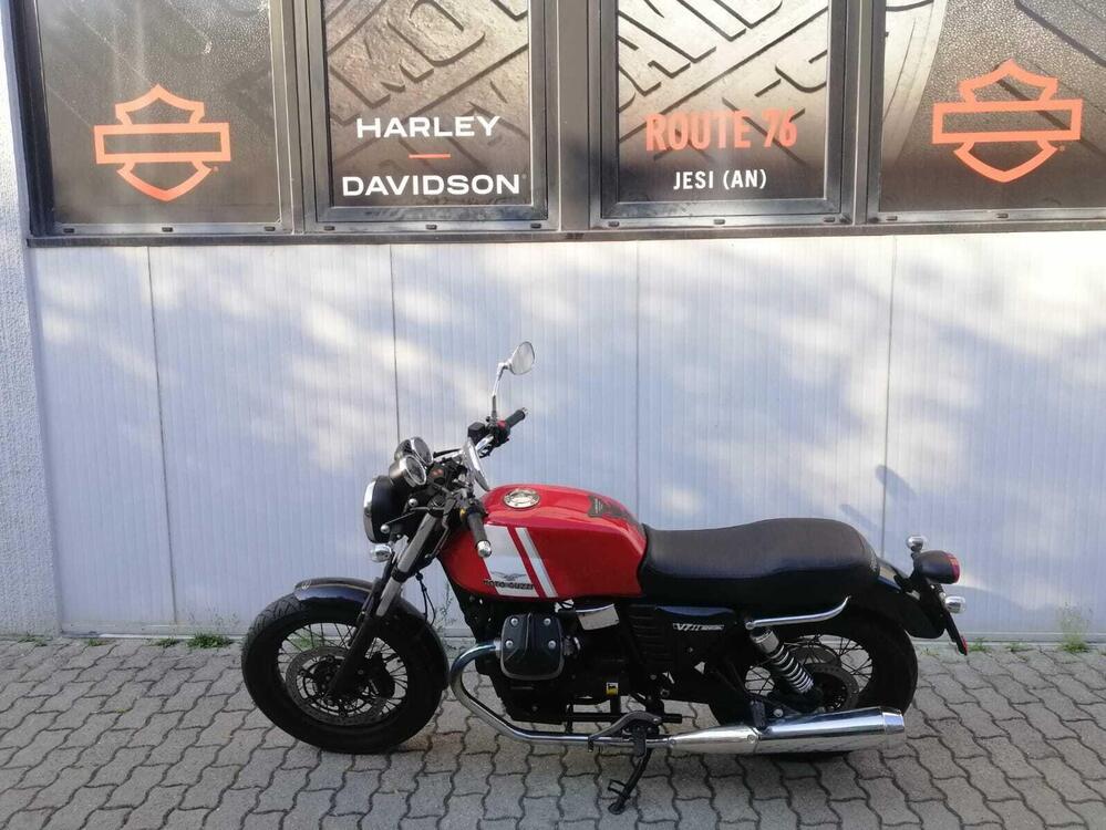 Moto Guzzi V7 II Special (2015 - 17) (4)