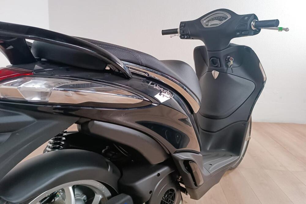 Piaggio Liberty 125 i-get ABS (2016) (4)