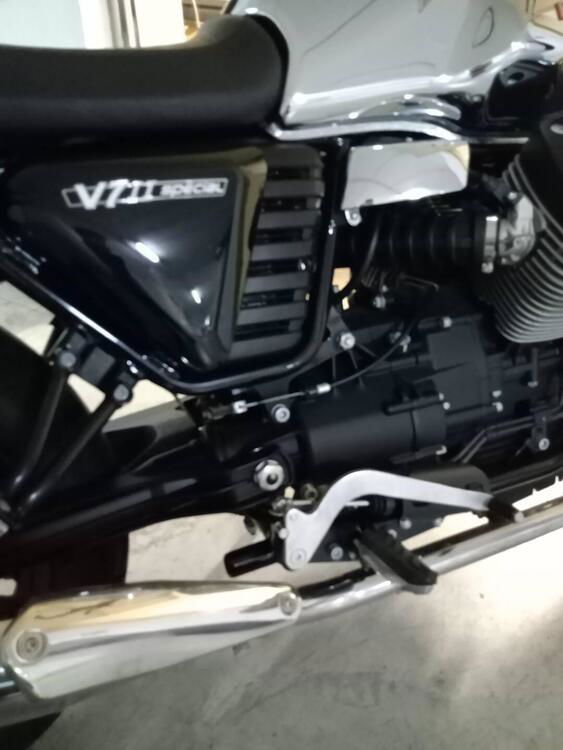 Moto Guzzi V7 II Special (2015 - 17) (2)