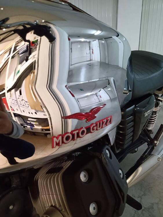 Moto Guzzi V7 II Special (2015 - 17) (5)