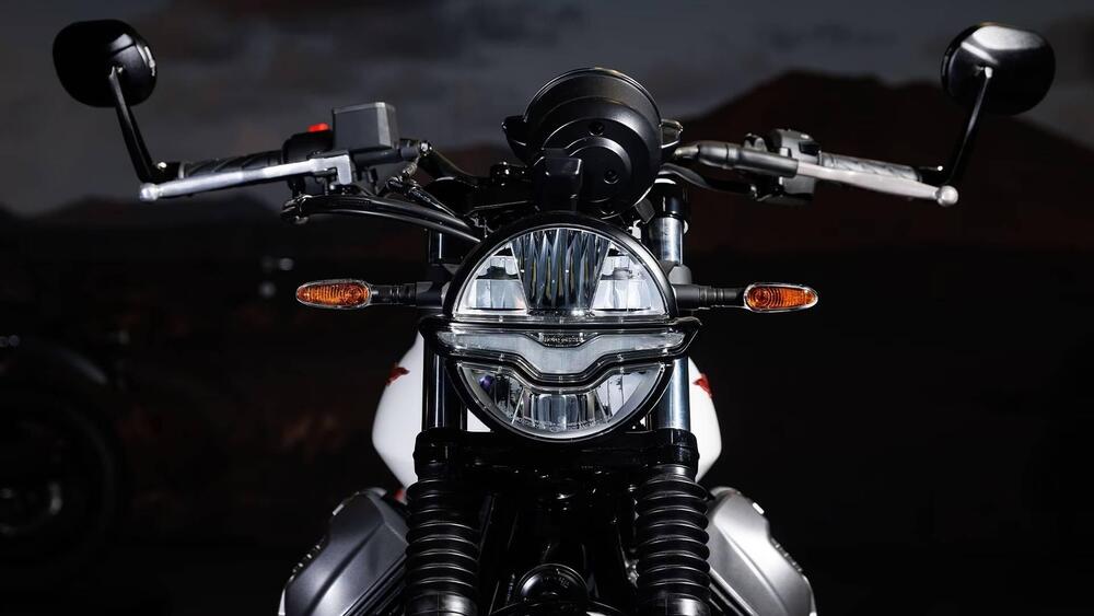 Moto Guzzi V7 Stone Ten (2024) (2)