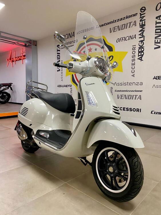 Vespa GTS 300 (2023 - 24) (2)