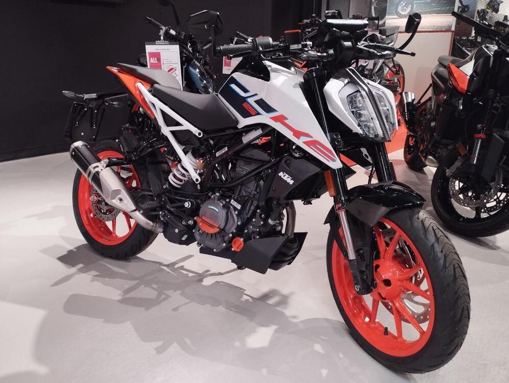 KTM 125 Duke (2021 - 23) (2)