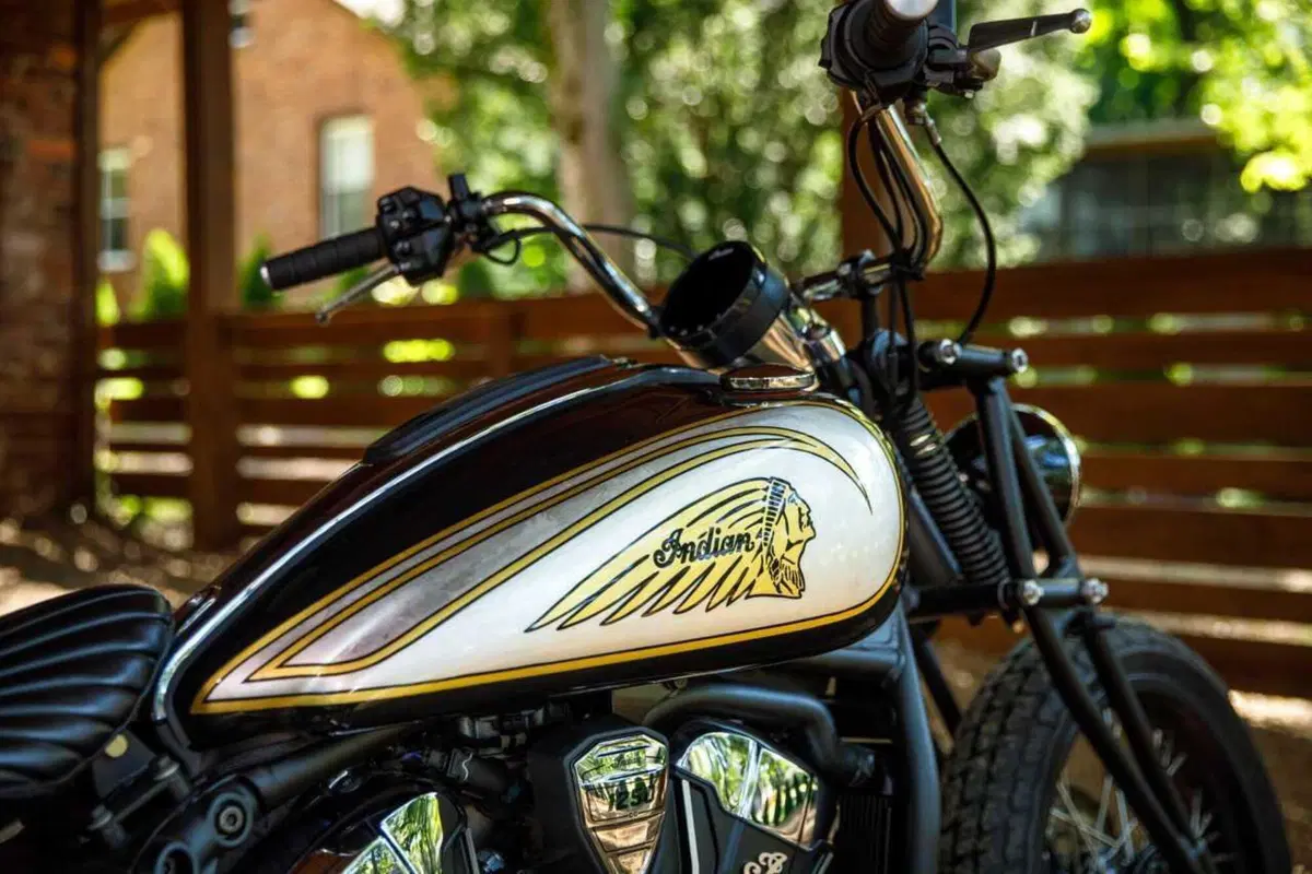 Unveiling della Indian Scout custom by Brittney Olsen per Nikki Lane (2)