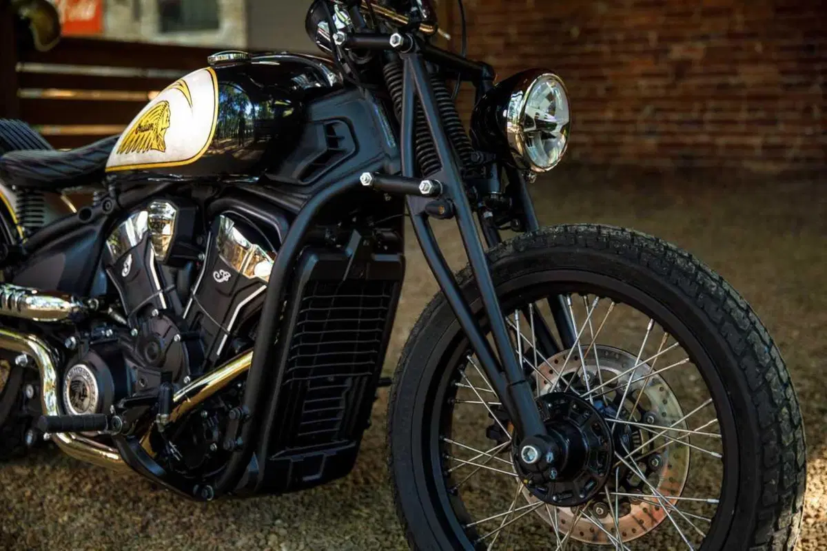 Unveiling della Indian Scout custom by Brittney Olsen per Nikki Lane (3)