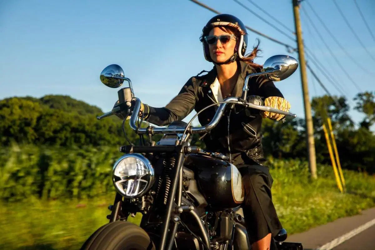 Unveiling della Indian Scout custom by Brittney Olsen per Nikki Lane (6)