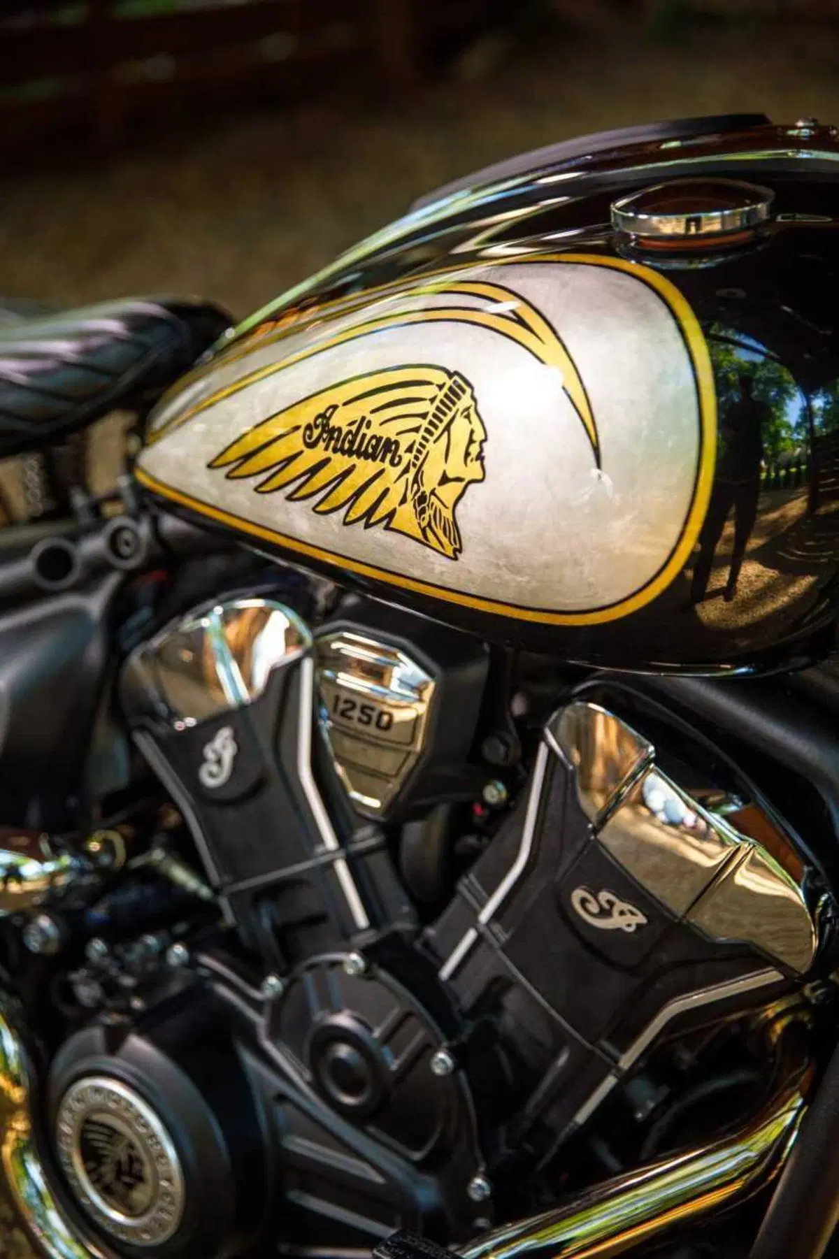 Unveiling della Indian Scout custom by Brittney Olsen per Nikki Lane (7)