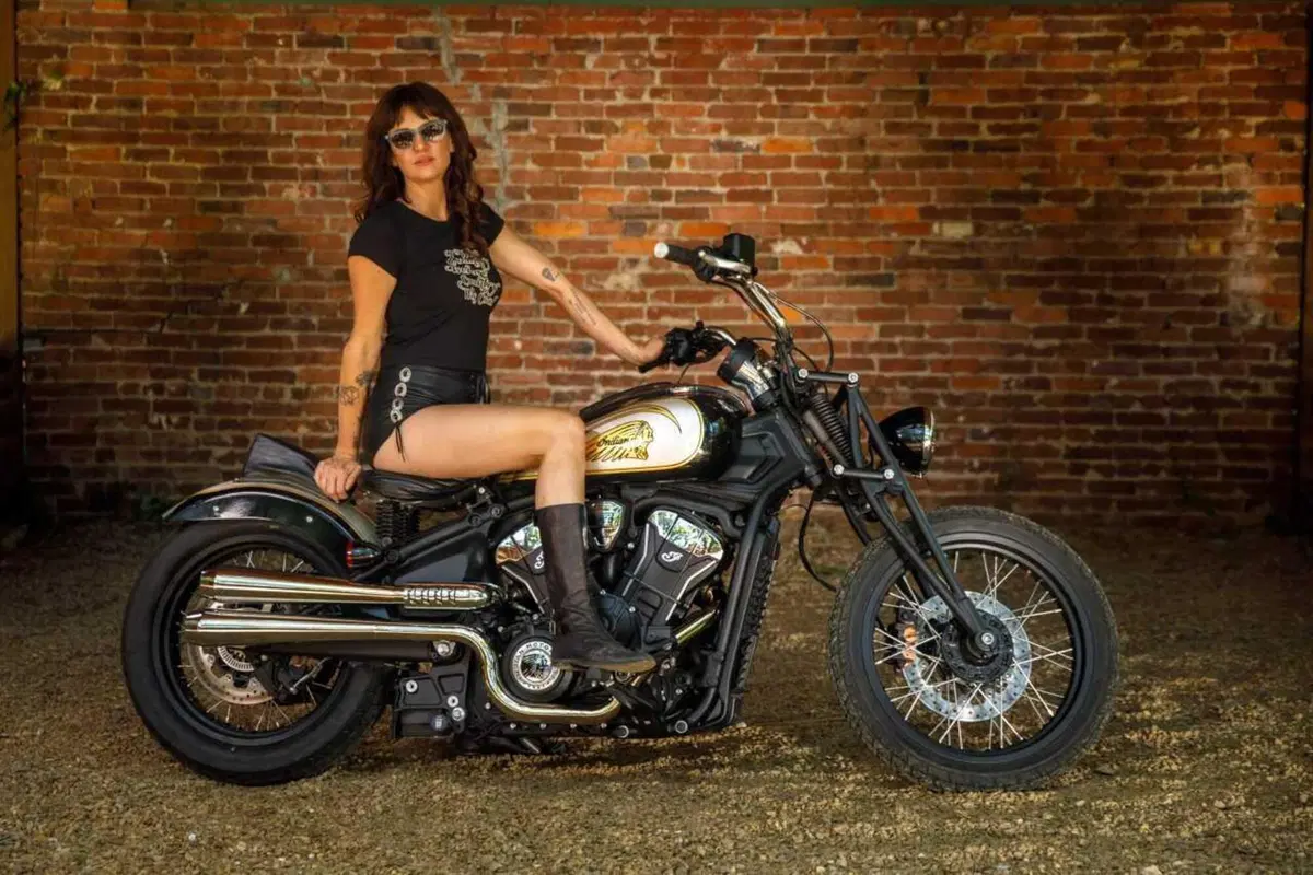 Unveiling della Indian Scout custom by Brittney Olsen per Nikki Lane (8)