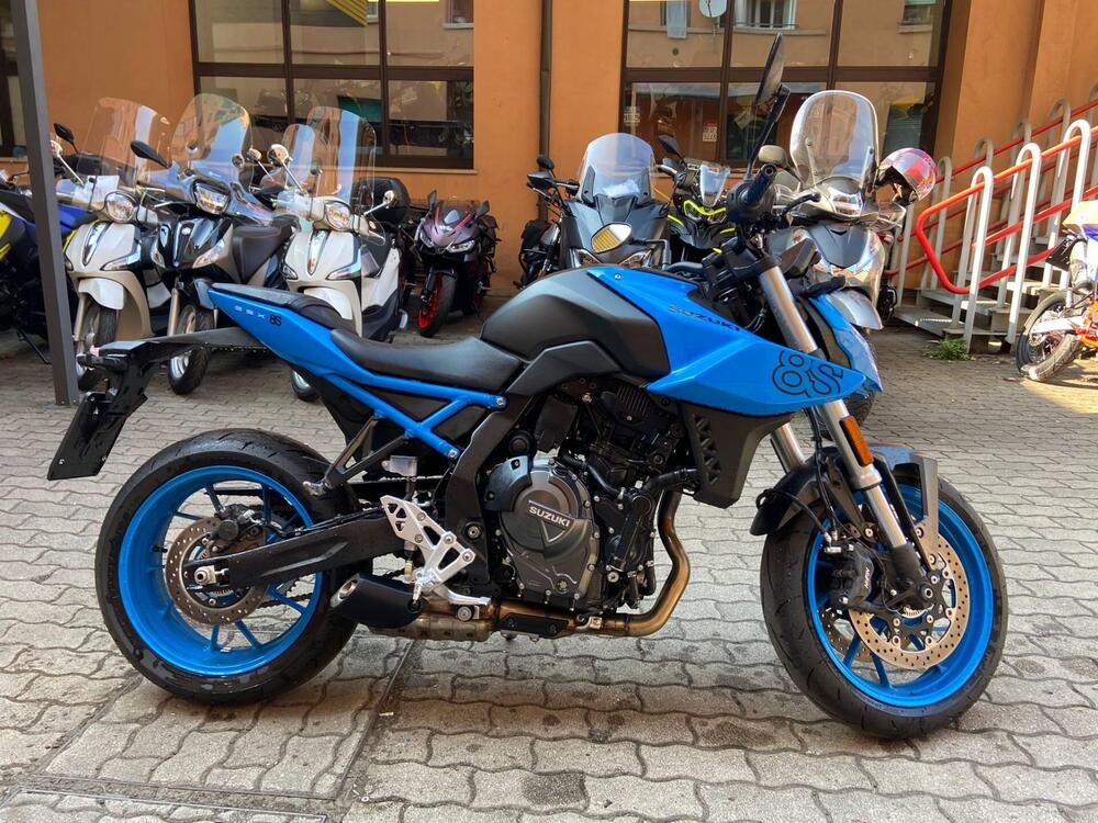 Suzuki GSX-8S (2023 - 24)