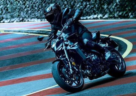 Yamaha MT-09 Y-AMT: ecco la prima moto della Casa di Iwata con cambio manuale automatico