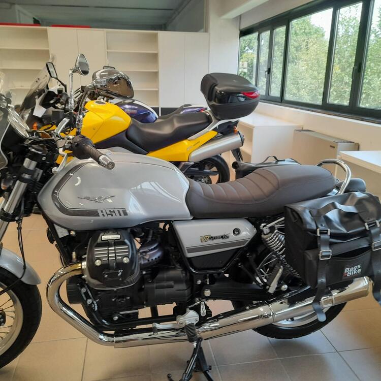 Moto Guzzi V7 Special (2021 - 24) (2)