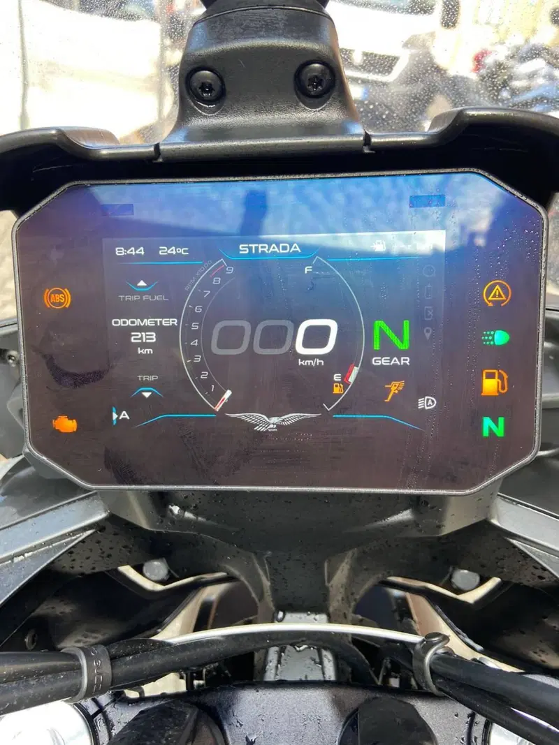Moto Guzzi V85 Strada (2024 - 26) (2)