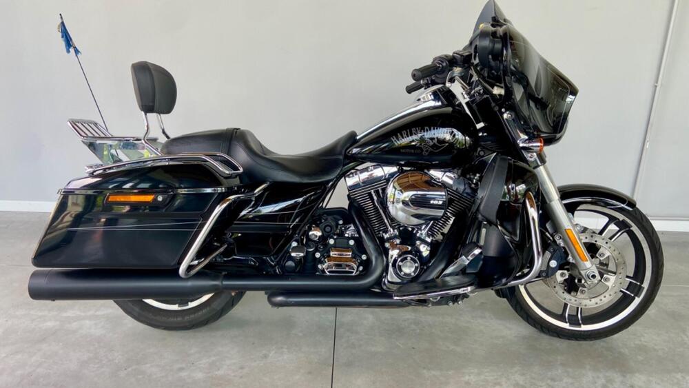 Harley-Davidson 1690 Street Glide Special (2014 - 16) - FLHX (2)