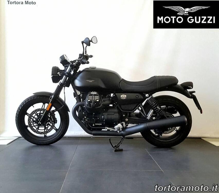 Moto Guzzi V7 Stone (2021 - 24) (2)