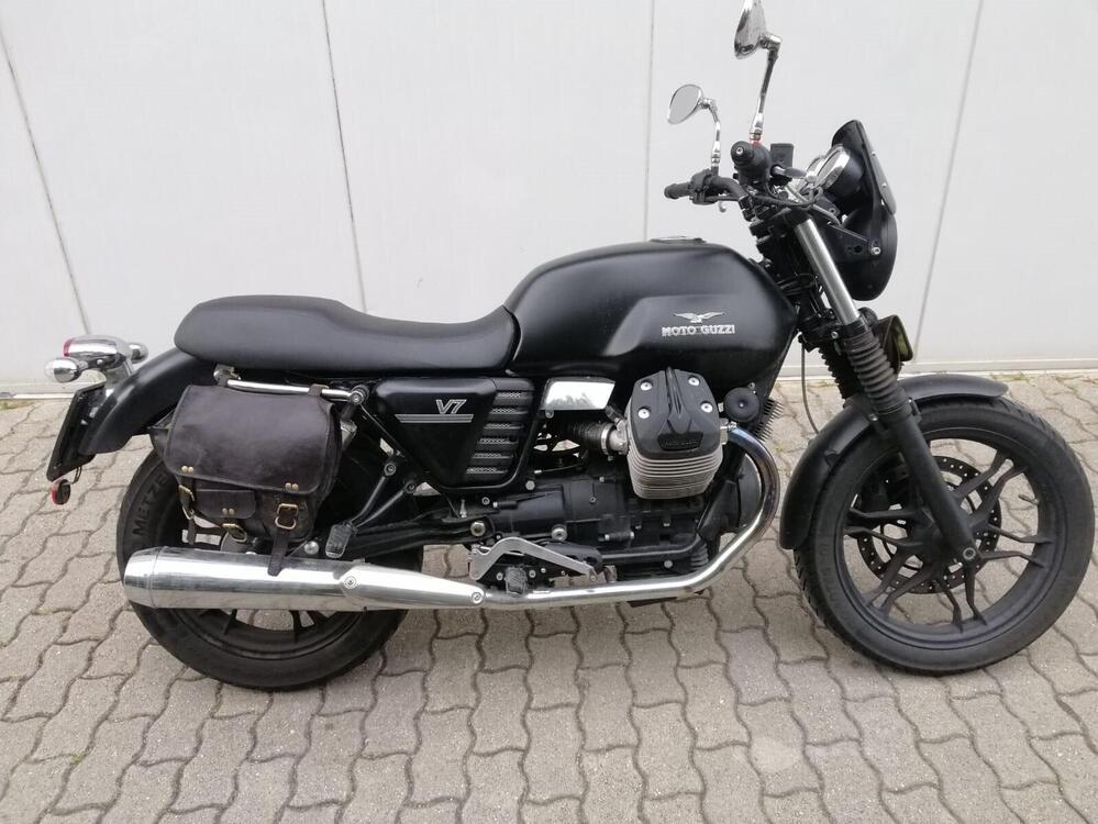 Moto Guzzi V7 Stone (2012 - 15) (2)