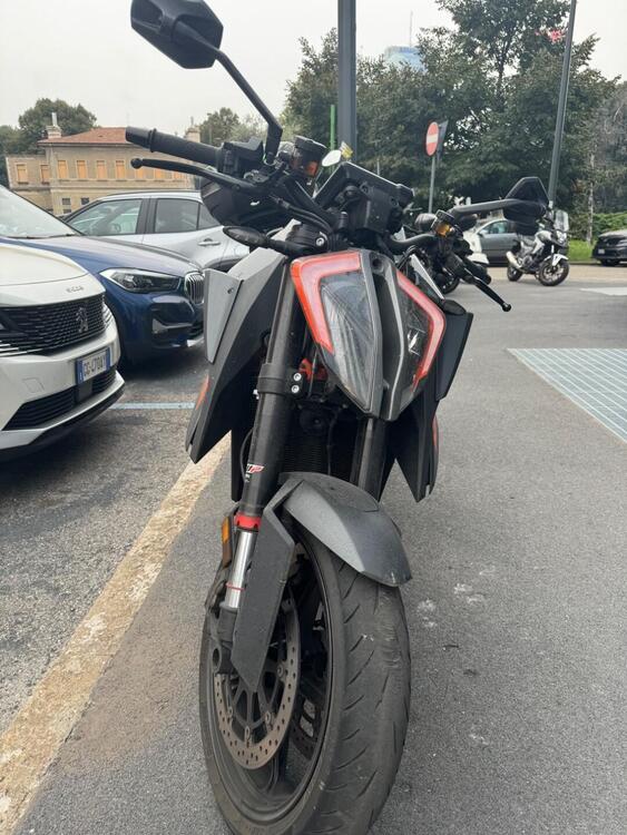 KTM 1290 Super Duke R (2021) (3)