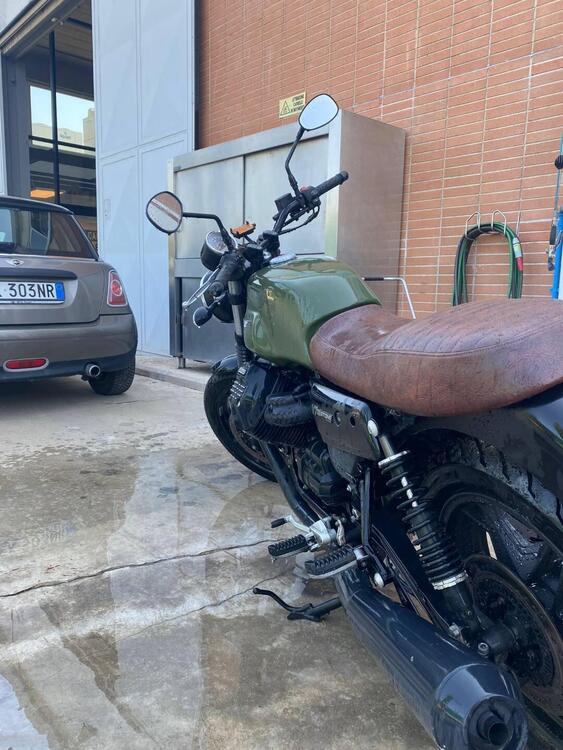 Moto Guzzi V7 III Stone (2017 - 20) (3)