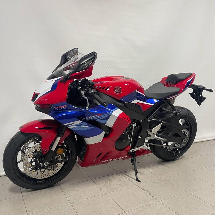 Honda CBR 1000 RR-R Fireblade (2022 - 23) (2)