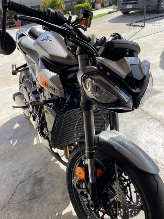 Triumph Street Triple 765 RS (2023 - 24) (2)