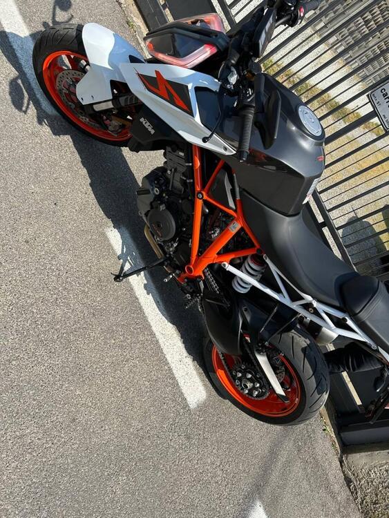 KTM 1290 Super Duke R (2020) (3)