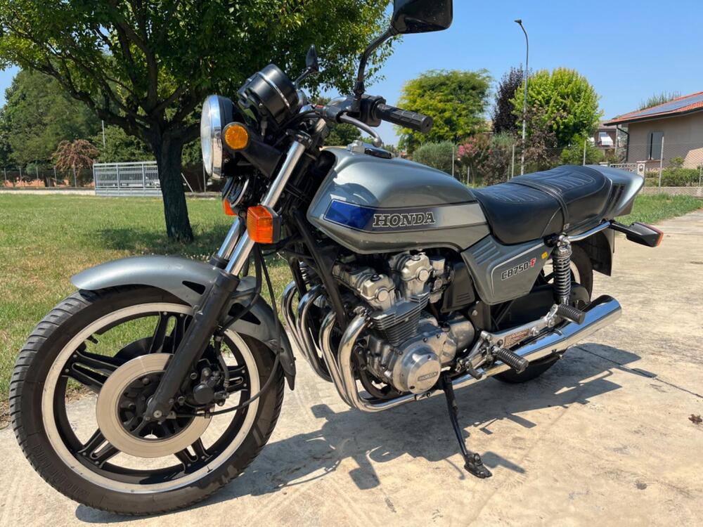 Honda CB750F (2)