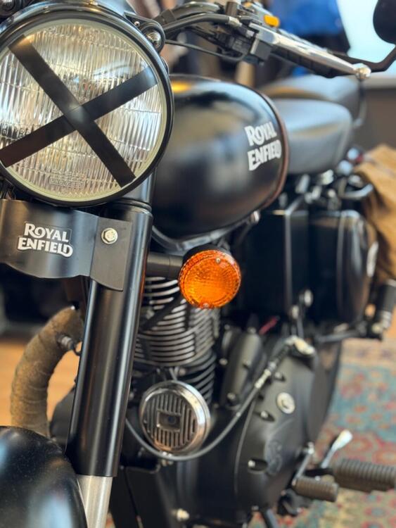 Royal Enfield Classic 500 EFI Stealth Black (2018 - 20) (4)