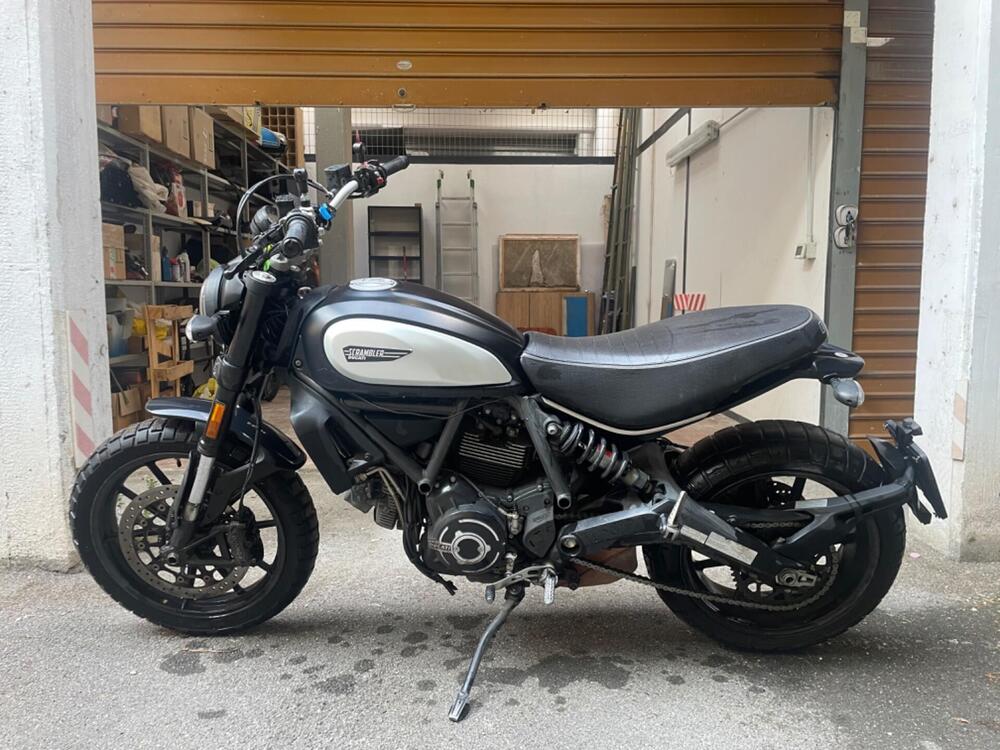 Ducati Scrambler 800 Icon Dark (2021 - 22) (2)