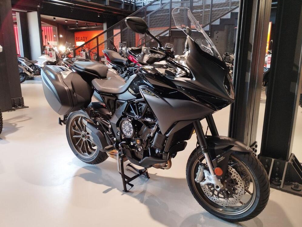 MV Agusta Turismo Veloce 800 Lusso SCS (2021 - 24) (2)