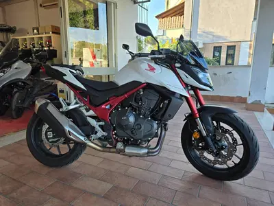 Honda CB 750 Hornet (2023 - 24) usata