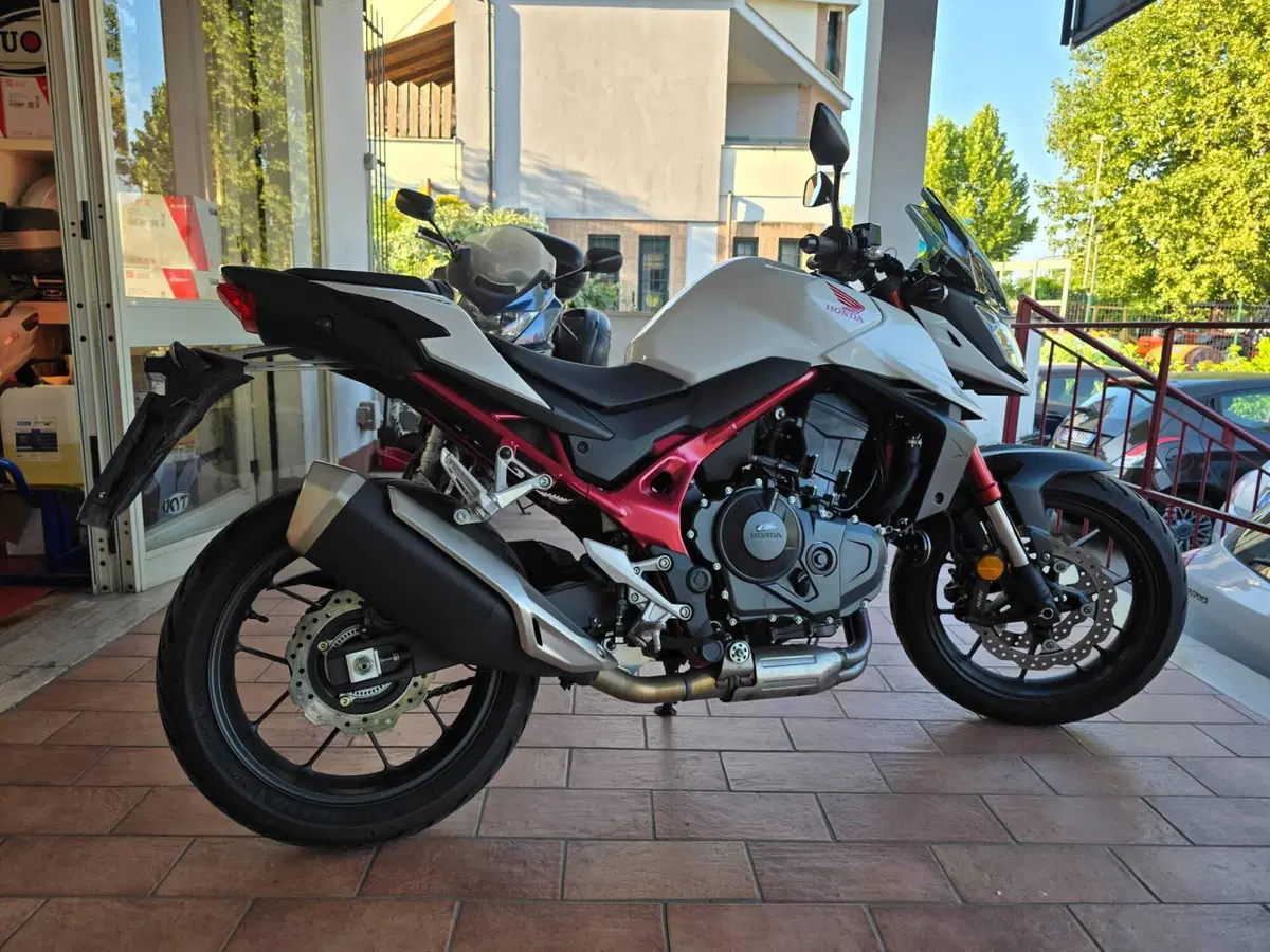Honda CB 750 Hornet (2023 - 24) (3)
