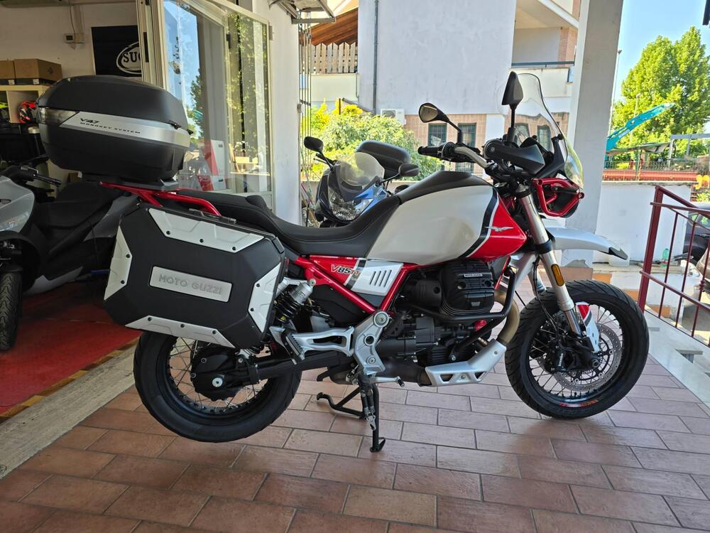 Moto Guzzi V85 TT Travel (2020) (3)