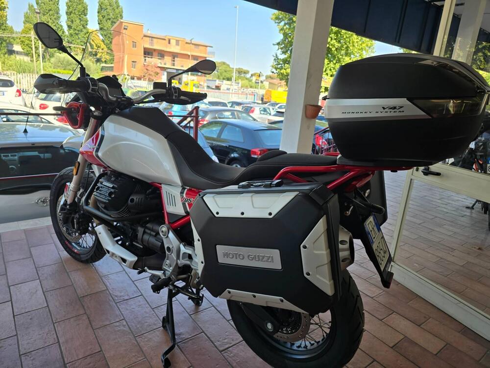 Moto Guzzi V85 TT Travel (2020) (5)