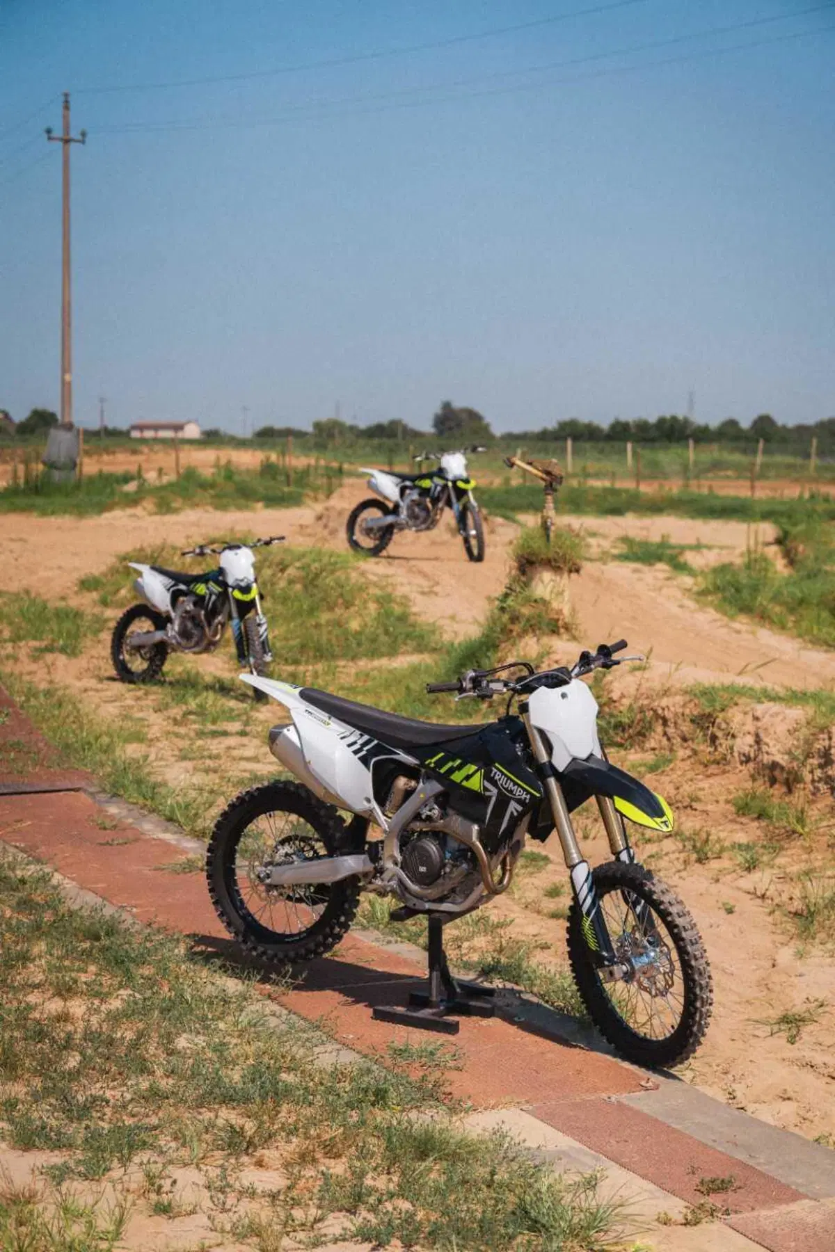 TEST Triumph TF 250-X: un concentrato di soluzioni uniche. Come va? [VIDEO e GALLERY]