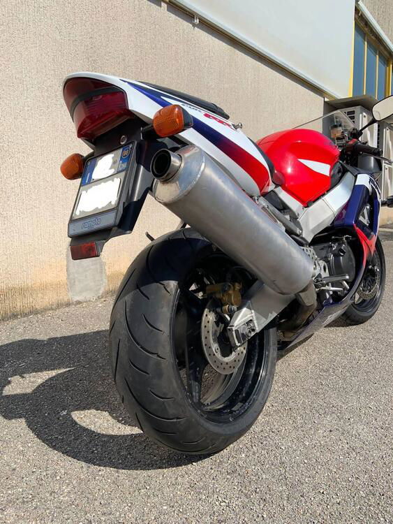 Honda CBR 900 RR Fireblade (2000 - 01) (4)