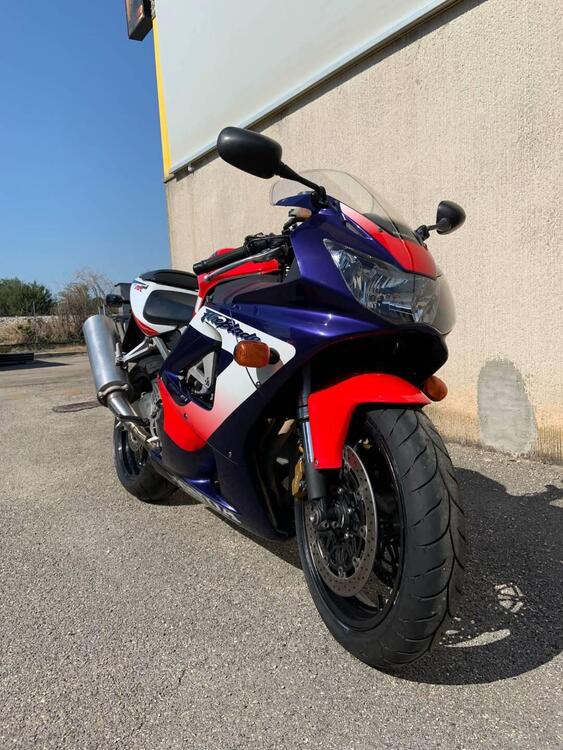 Honda CBR 900 RR Fireblade (2000 - 01) (5)