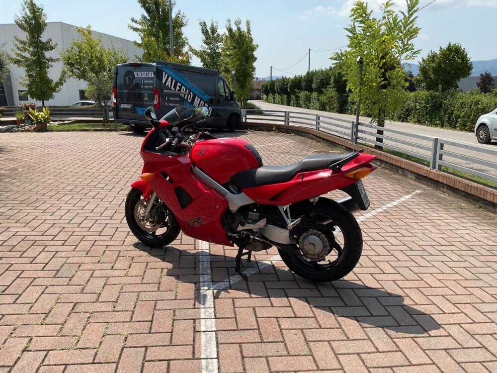 Honda VFR 800 (1998 - 01) (2)