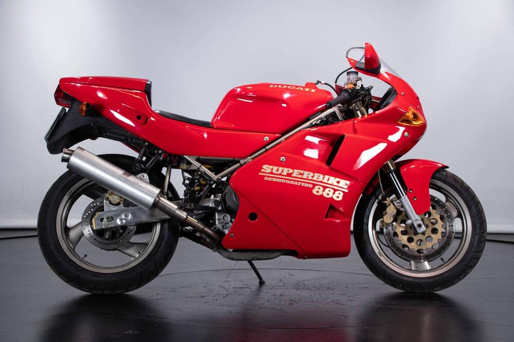 Ducati SUPERBIKE 888 DESMOQUATTRO (2)