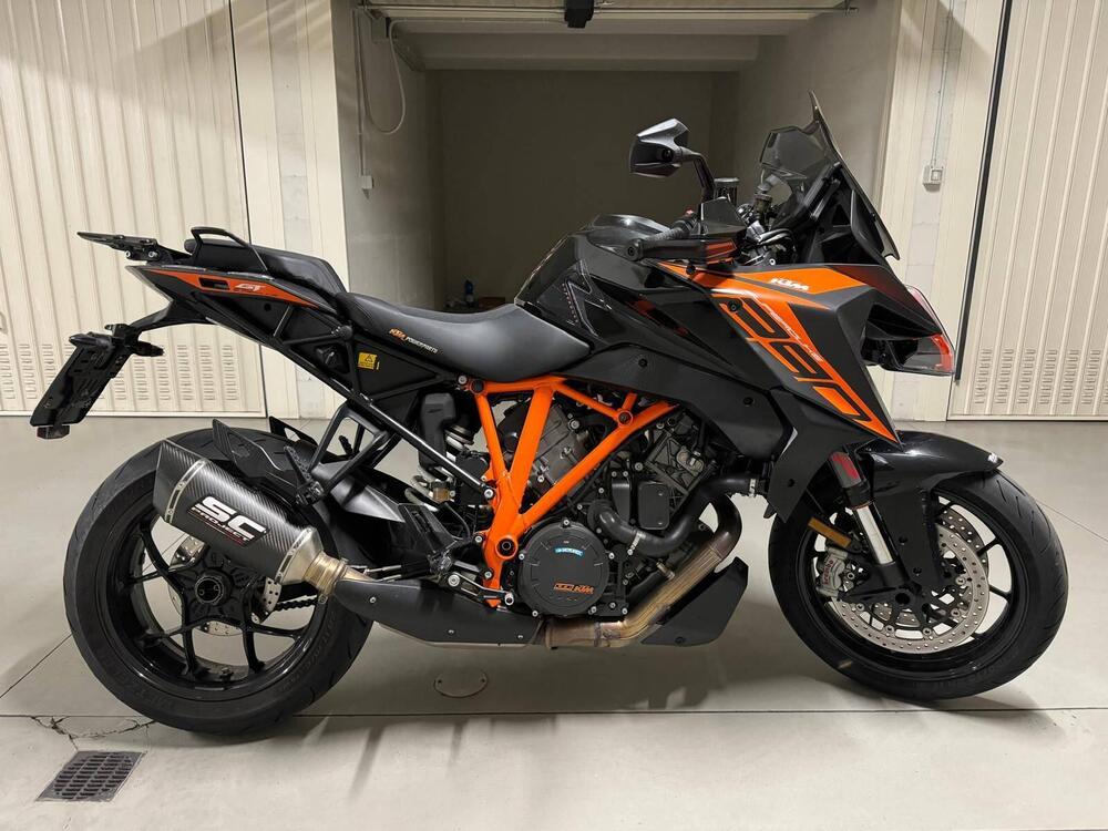 KTM 1290 Super Duke GT (2021)